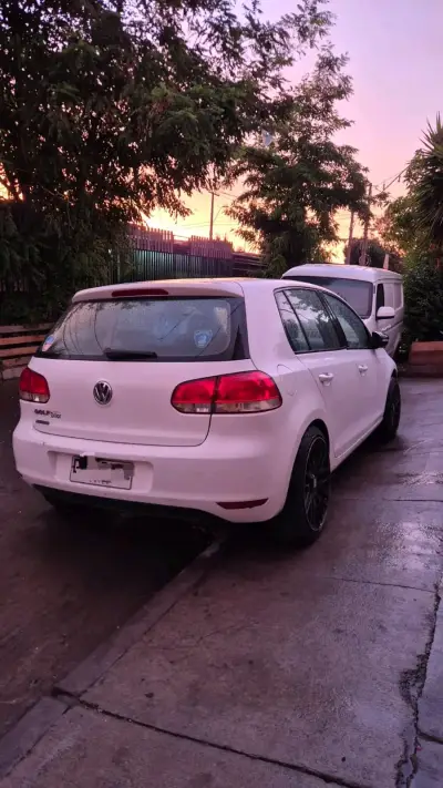 Auto Volkswagen Golf 6 blanco solo entendidos. - miniatura 2