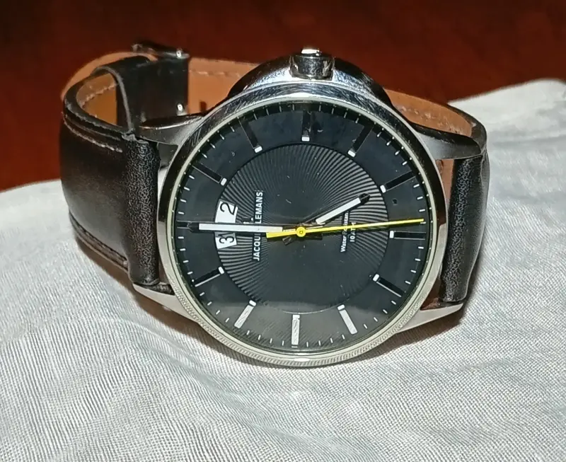 Reloj análogo negro,marca Jacques Lemans. - 1