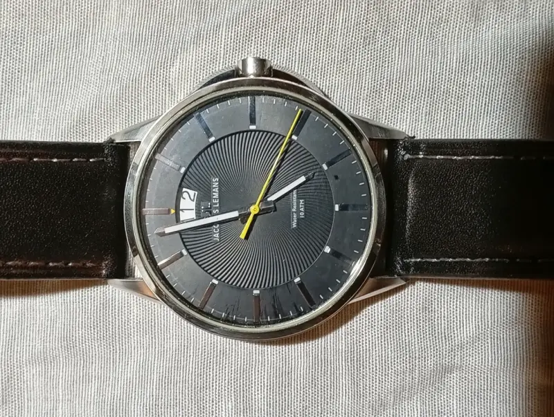 Reloj análogo negro,marca Jacques Lemans. - 3