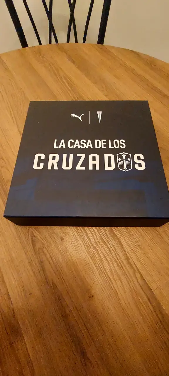 Caja edición Claro Arena Universidad Católica 2025 - 1