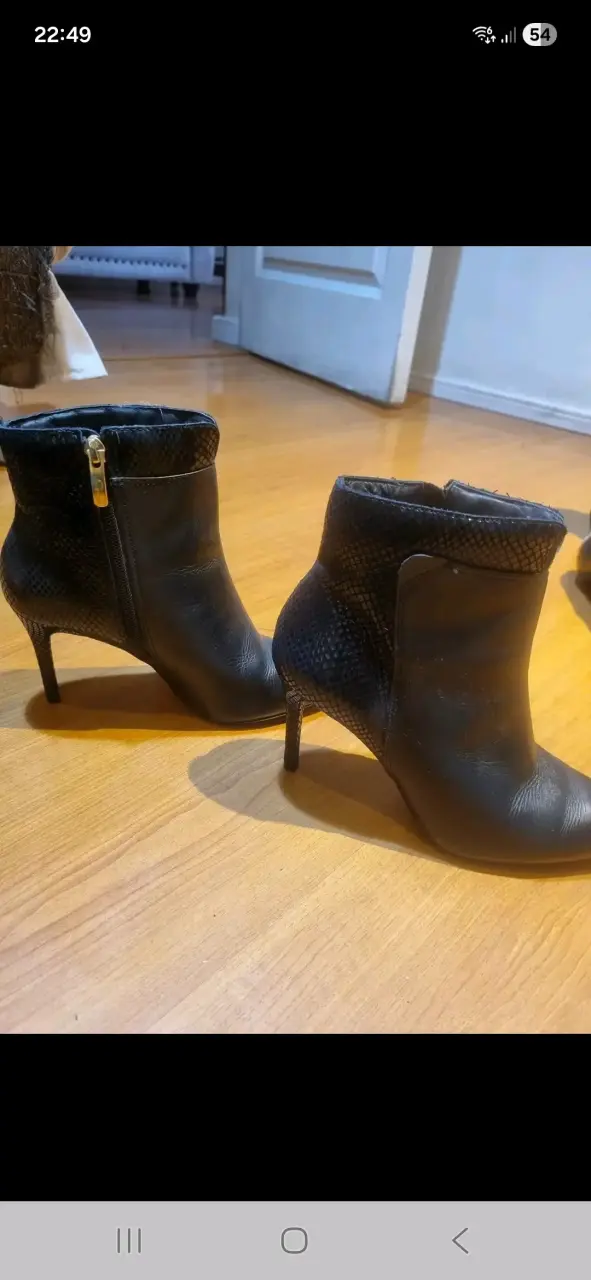 Botines negros gacel de cuero con taco