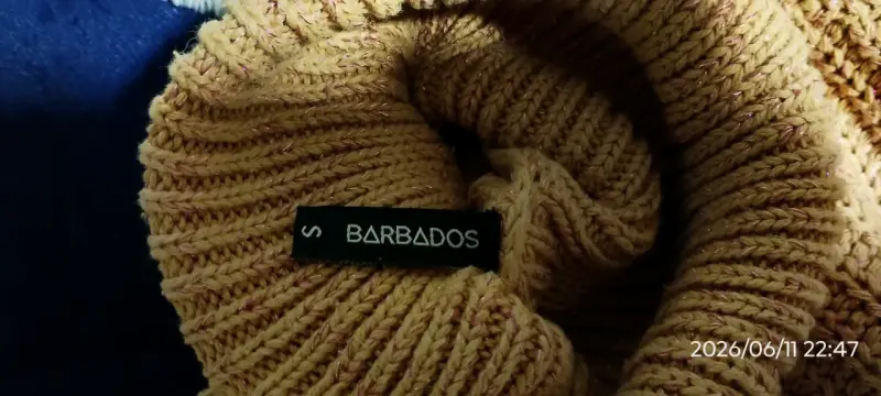 Suéter tejido cuello alto beige - 3