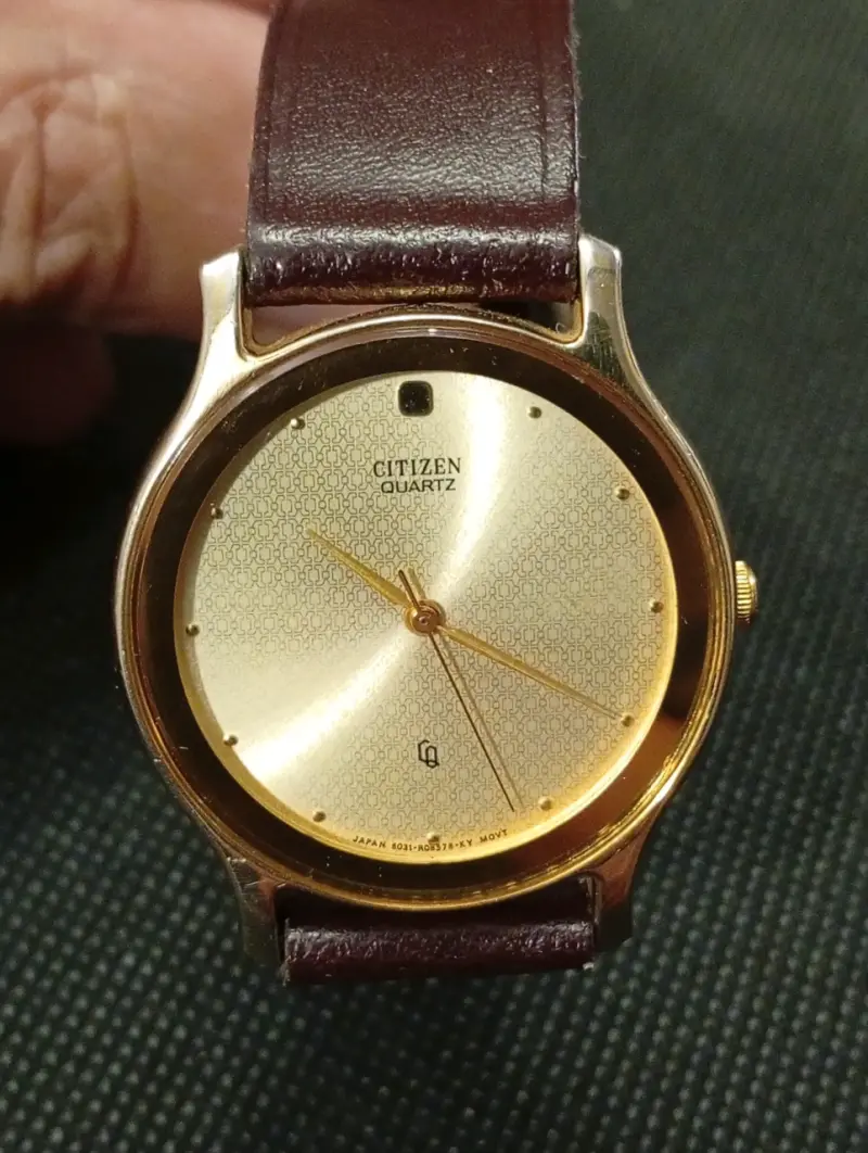 Reloj Citizen de cuarzo dorado - 2