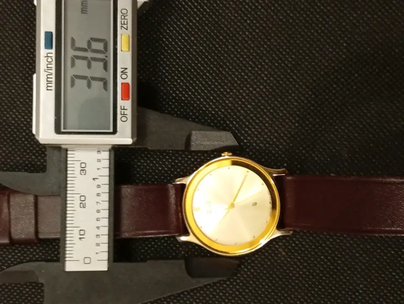 Reloj Citizen de cuarzo dorado - 3