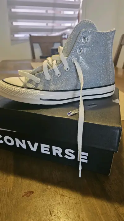 Zapatillas Converse plateadas nuevas - miniatura 2