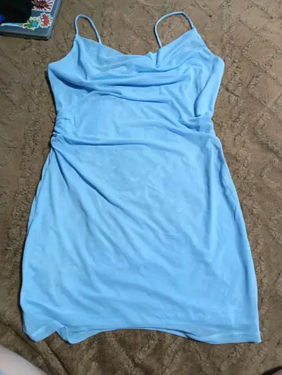 Vestido azul claro sin mangas - miniatura 1