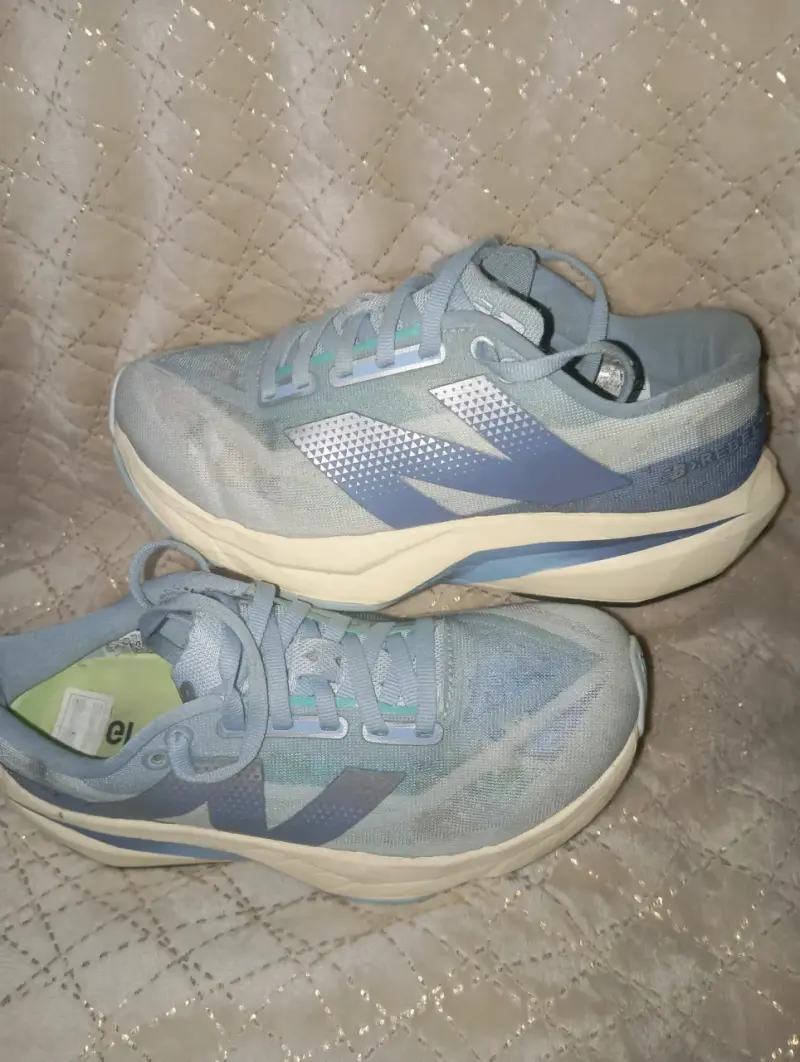 Zapatillas deportivas celestes new balance - 1