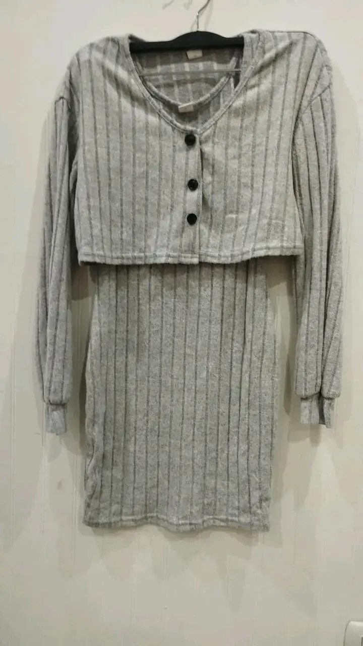 Vestido gris con botones