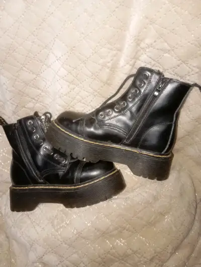 Botas negras plataforma con cierre - miniatura 1