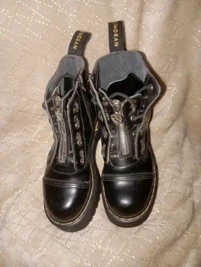 Botas negras plataforma con cierre - miniatura 2