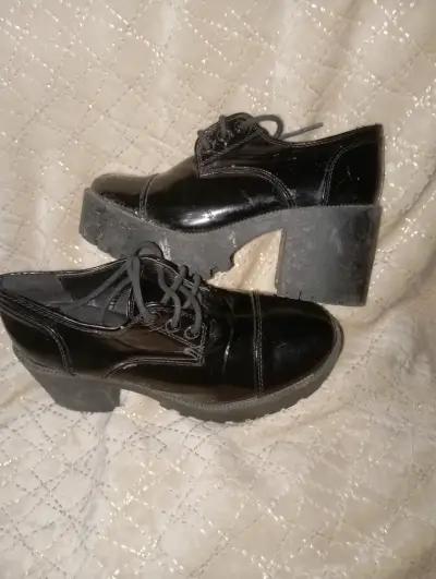 Zapatos negros de charol con plataforma - miniatura 1
