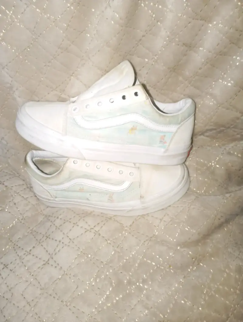 Zapatillas blancas diseño suave - 1