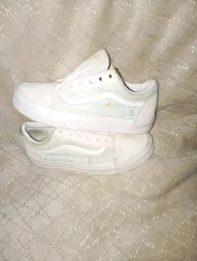 Zapatillas blancas diseño suave - miniatura 1