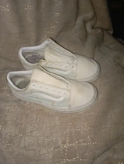 Zapatillas blancas diseño suave - miniatura 2