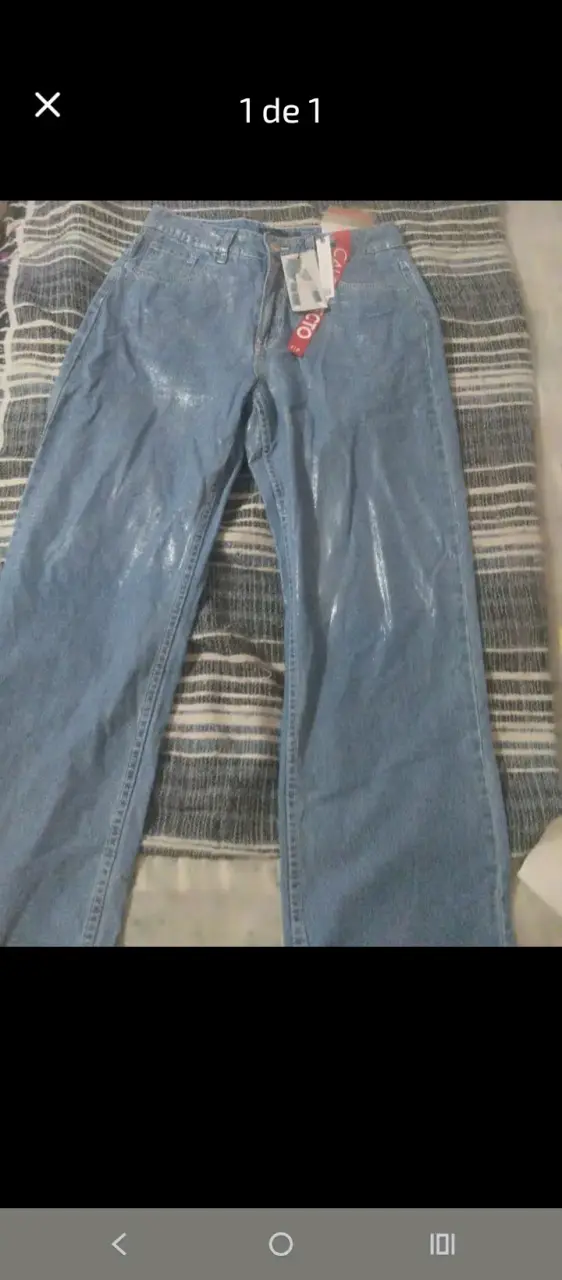 Jeans azules nuevos con etiquetas
