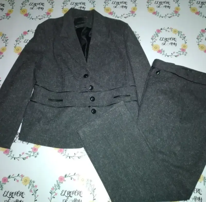 Traje gris para mujer - 1