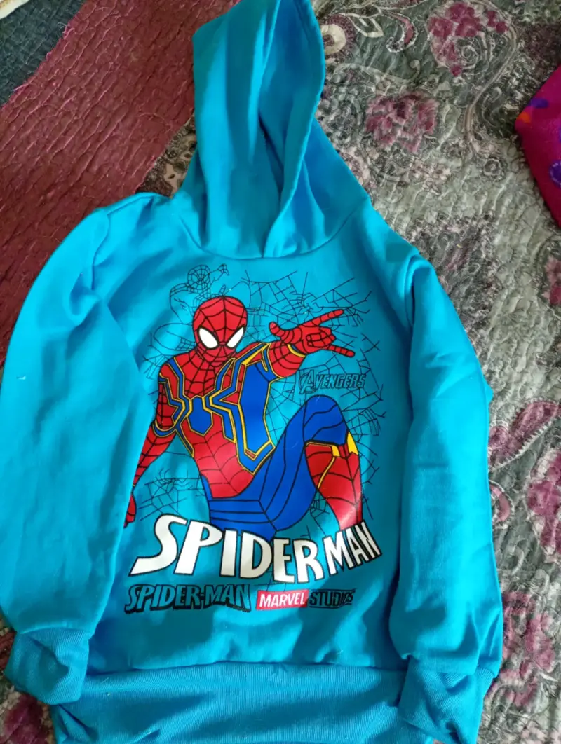 Polerón azul de Spiderman