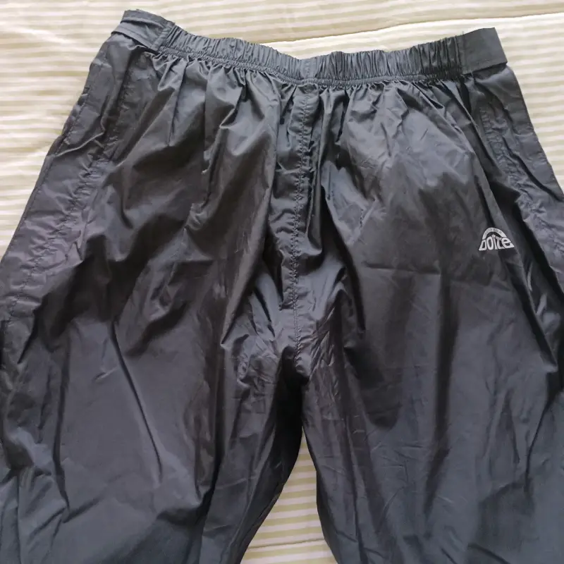 Pantalones deportivos impermeables Doite negros - 1