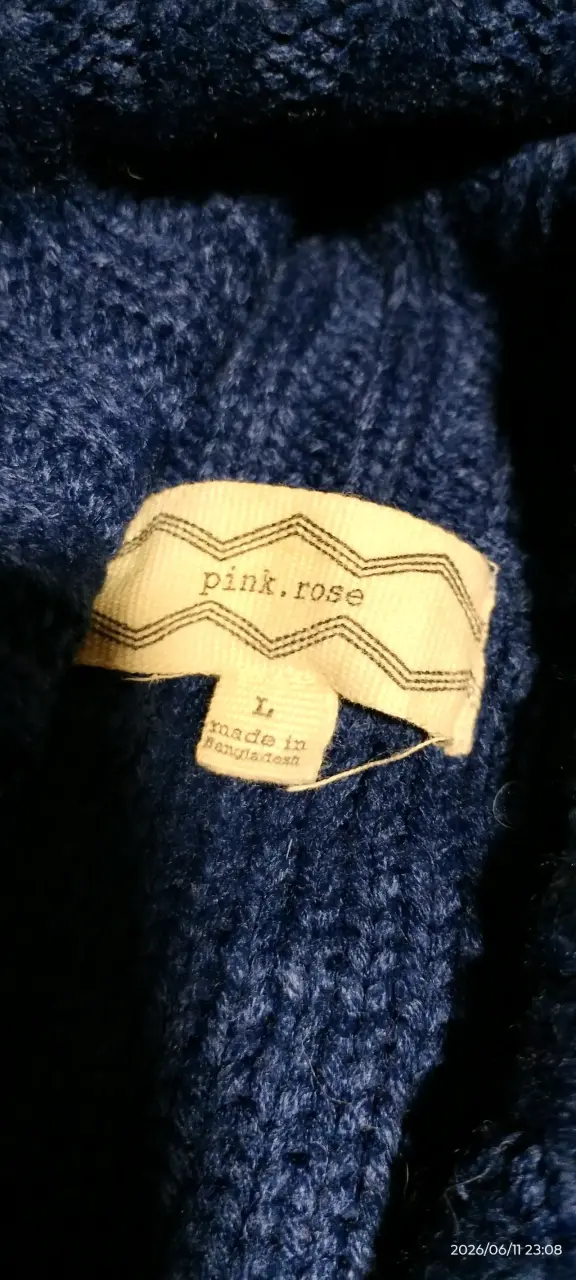 Suéter azul con cuello alto - 2