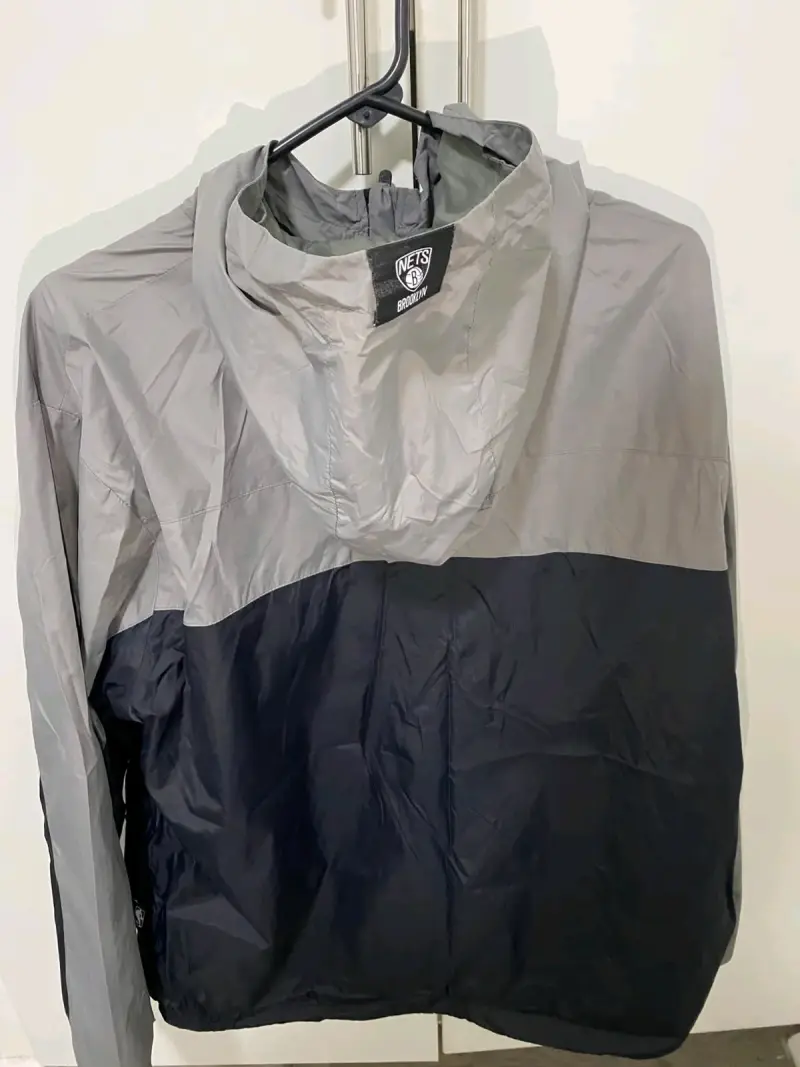 Cortavientos Nets gris y negro - 3