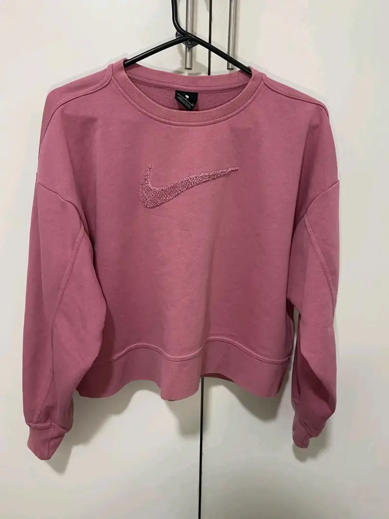 Polerón rosado con logo nike - 2
