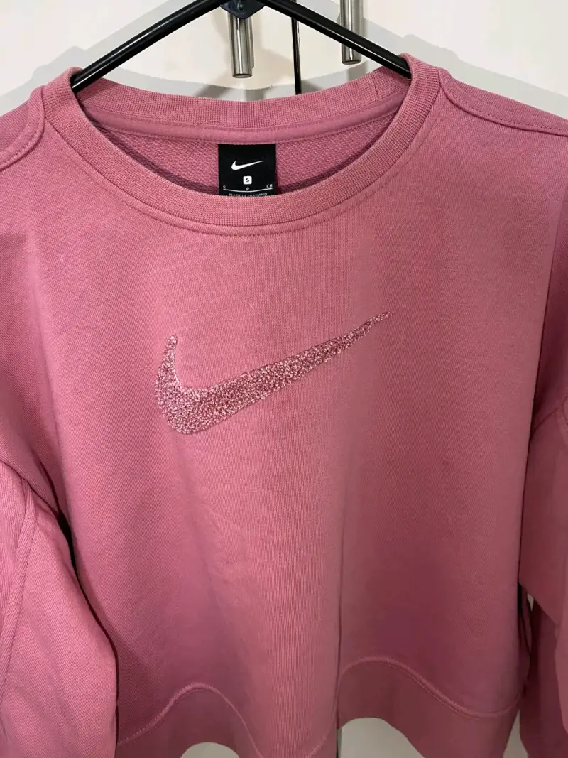Polerón rosado con logo nike - 4