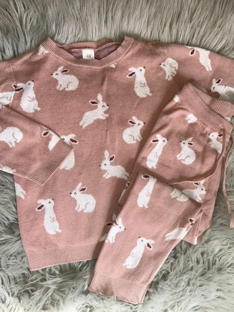Conjunto rosado con conejitos