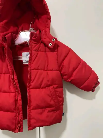 Chaqueta acolchada roja para niño - miniatura 3