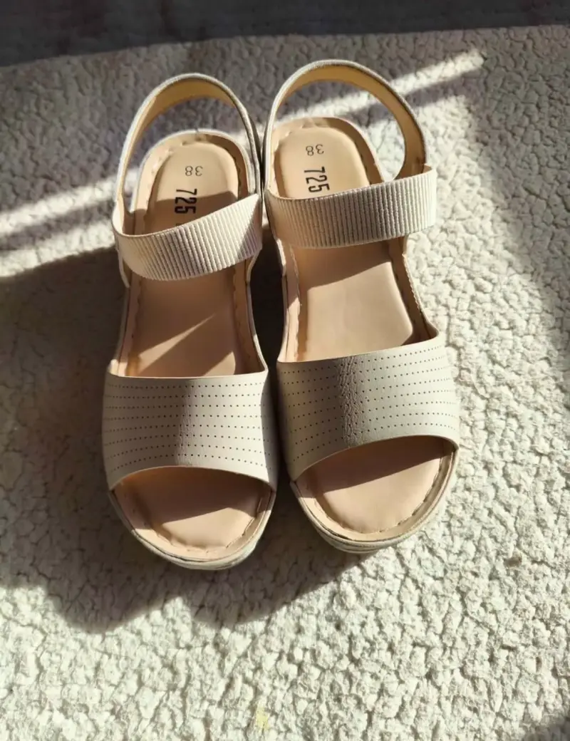 Sandalias beige con plataforma - 1