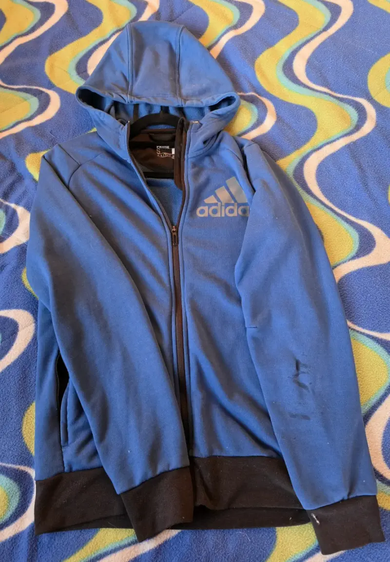 Polerón azul Adidas con capucha