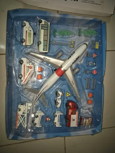 Set de juego aeropuerto y vehículos - miniatura 1