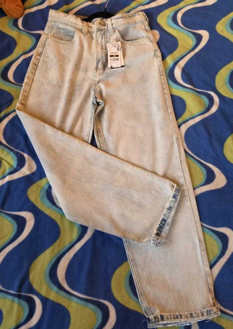 Jeans celestes nuevos con etiqueta