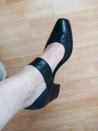 Zapatos negros de tacón ancho - miniatura 2
