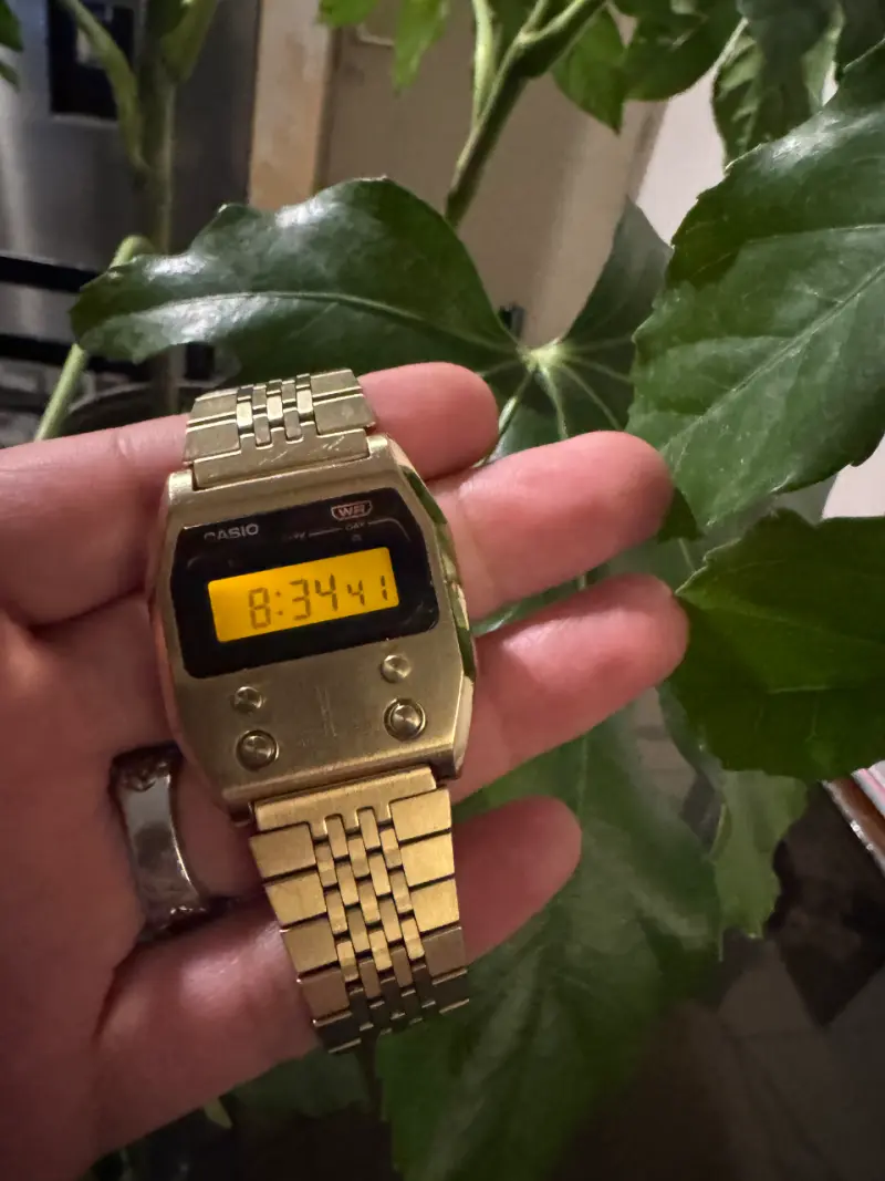 Casio A1100G-5 dorado - 1