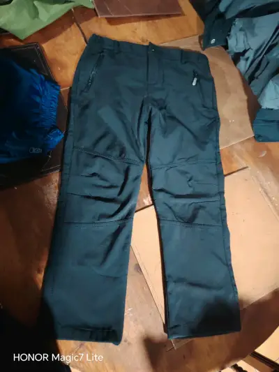 Pantalón negro de senderismo - miniatura 1
