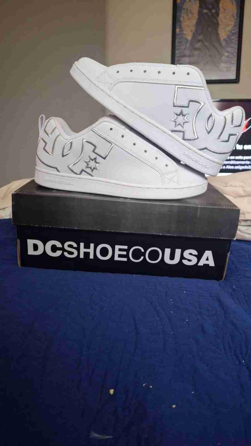 Zapatillas DC blancas nuevas - 1
