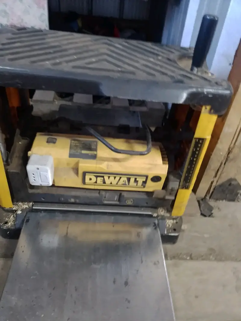 Cepilladora DeWalt usada
