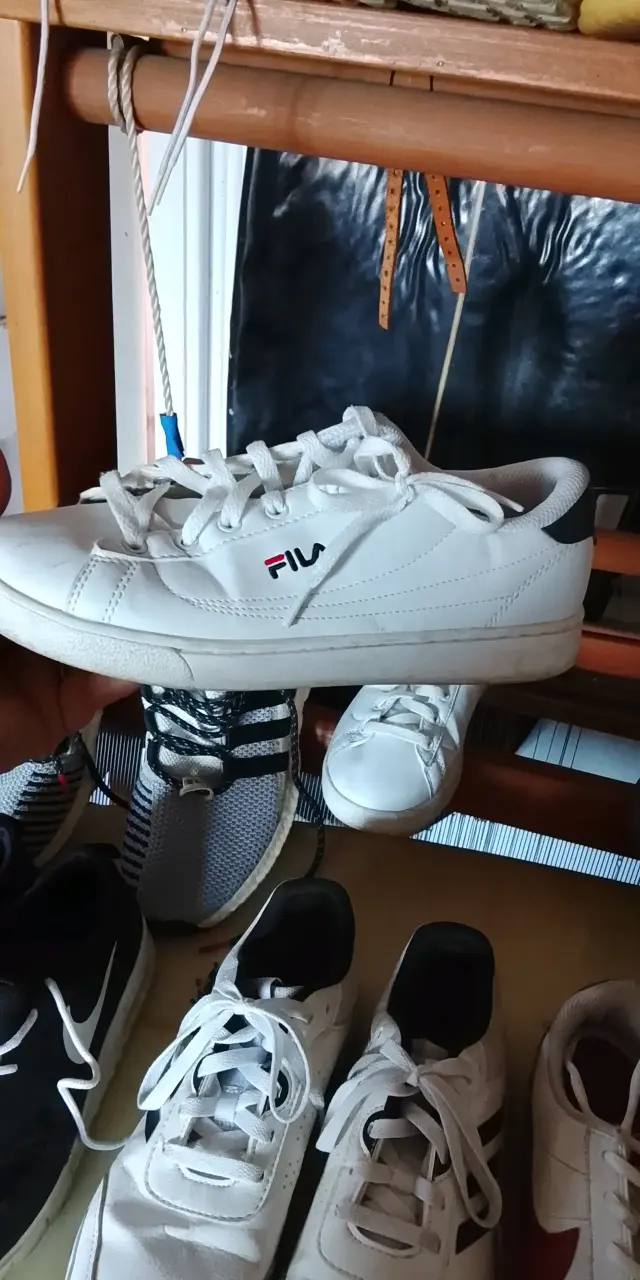 Zapatillas deportivas negras y blancas - 3