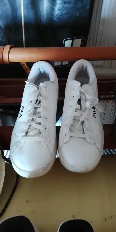 Zapatillas deportivas negras y blancas - miniatura 4