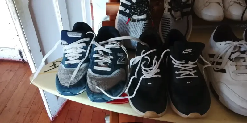Zapatillas deportivas negras y blancas - 5