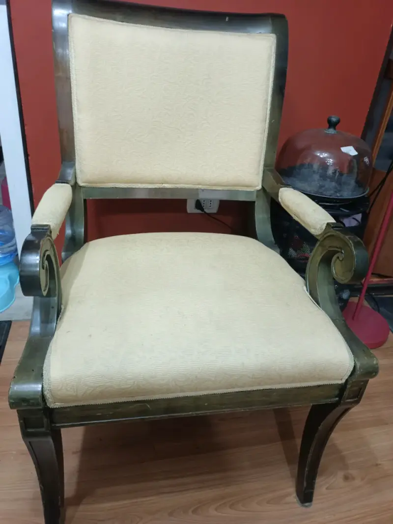 Sitial de madera clásica - 1