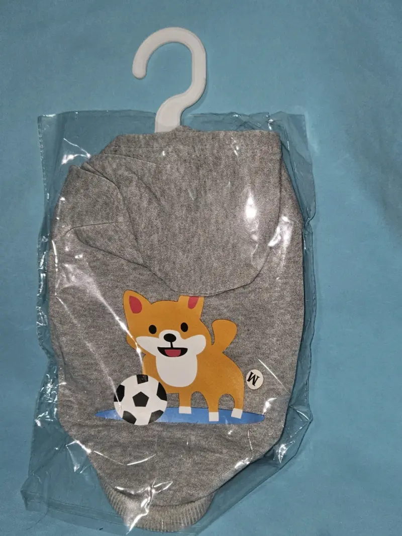 Polerón gris para perro con diseño y gorro - 1