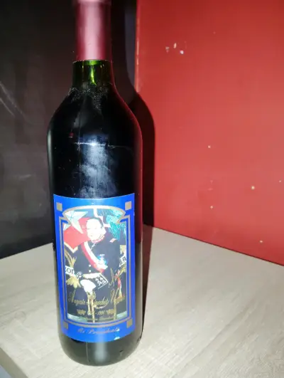 Botella de vino del 1973 - miniatura 2