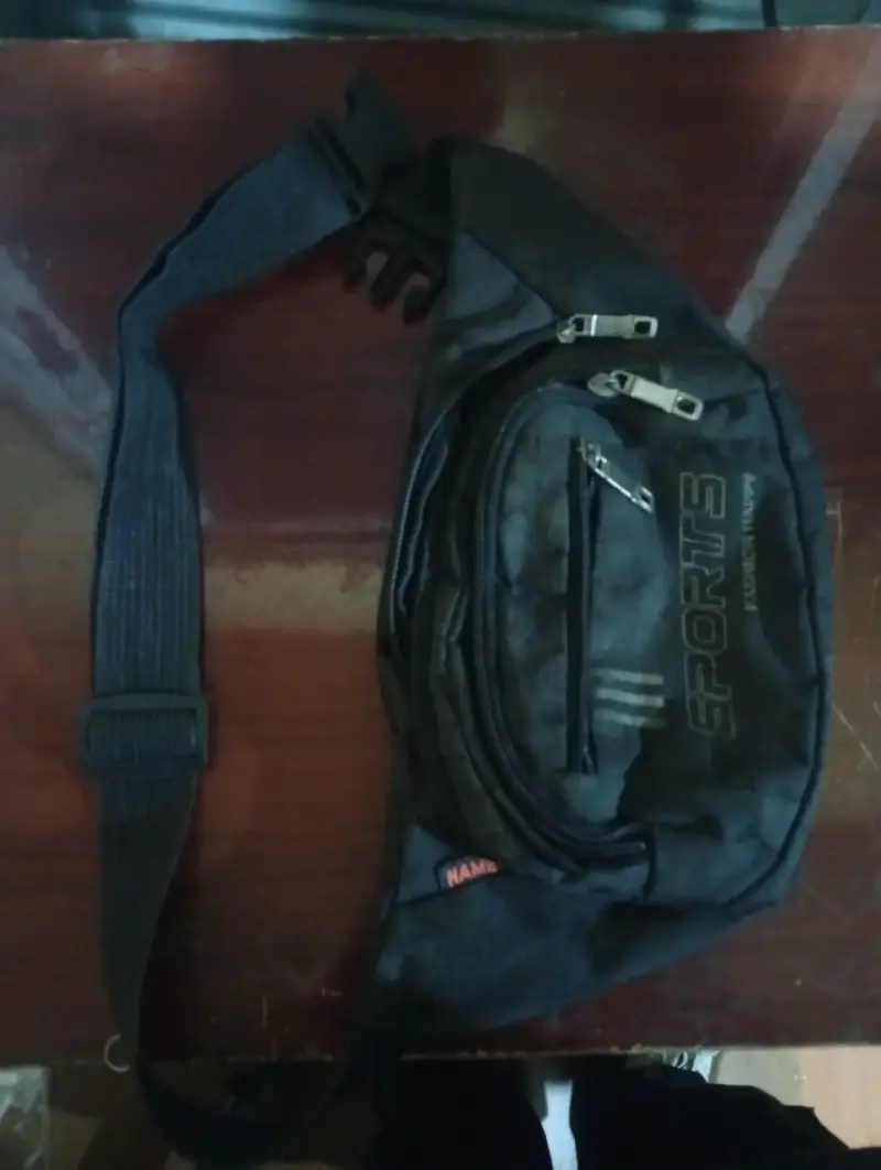 Riñonera deportiva negra