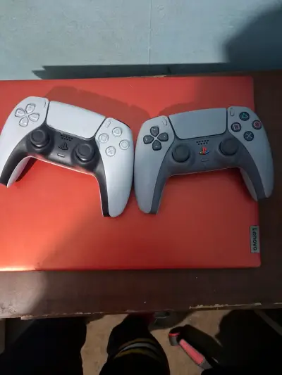 Consola PS5 con cables incluidos - miniatura 2