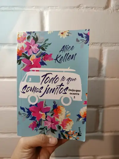 Libro 'Todo lo que somos juntos' - miniatura 1