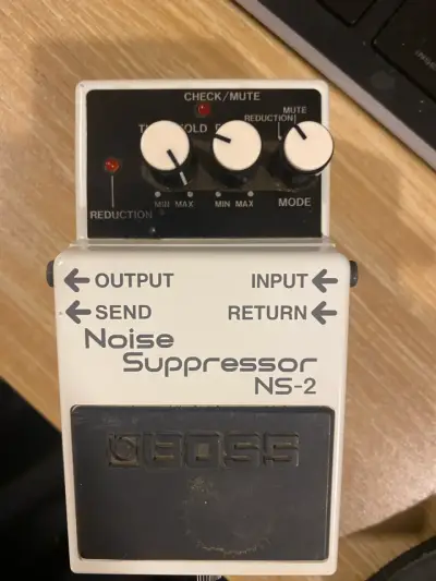 Pedal de reducción de ruido Boss NS-2 - miniatura 1