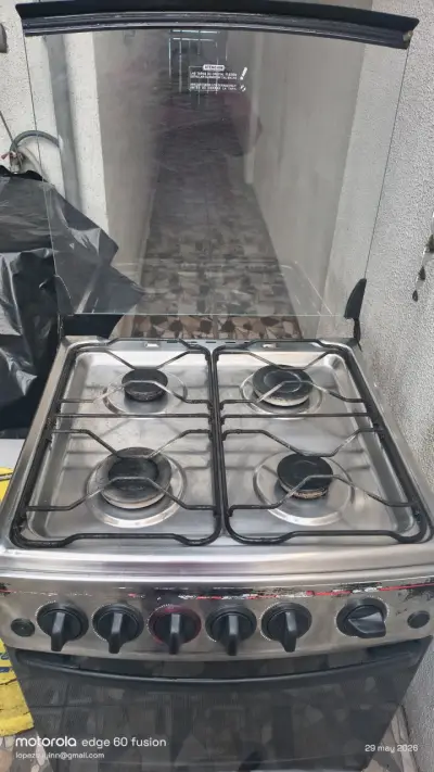 Cocina a gas de 4 quemadores - miniatura 1