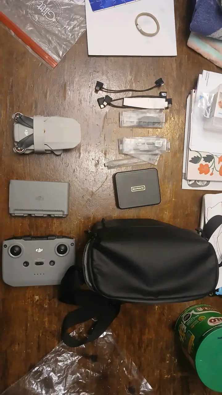 DJI Mini 2 SE Fly More Combo - 1