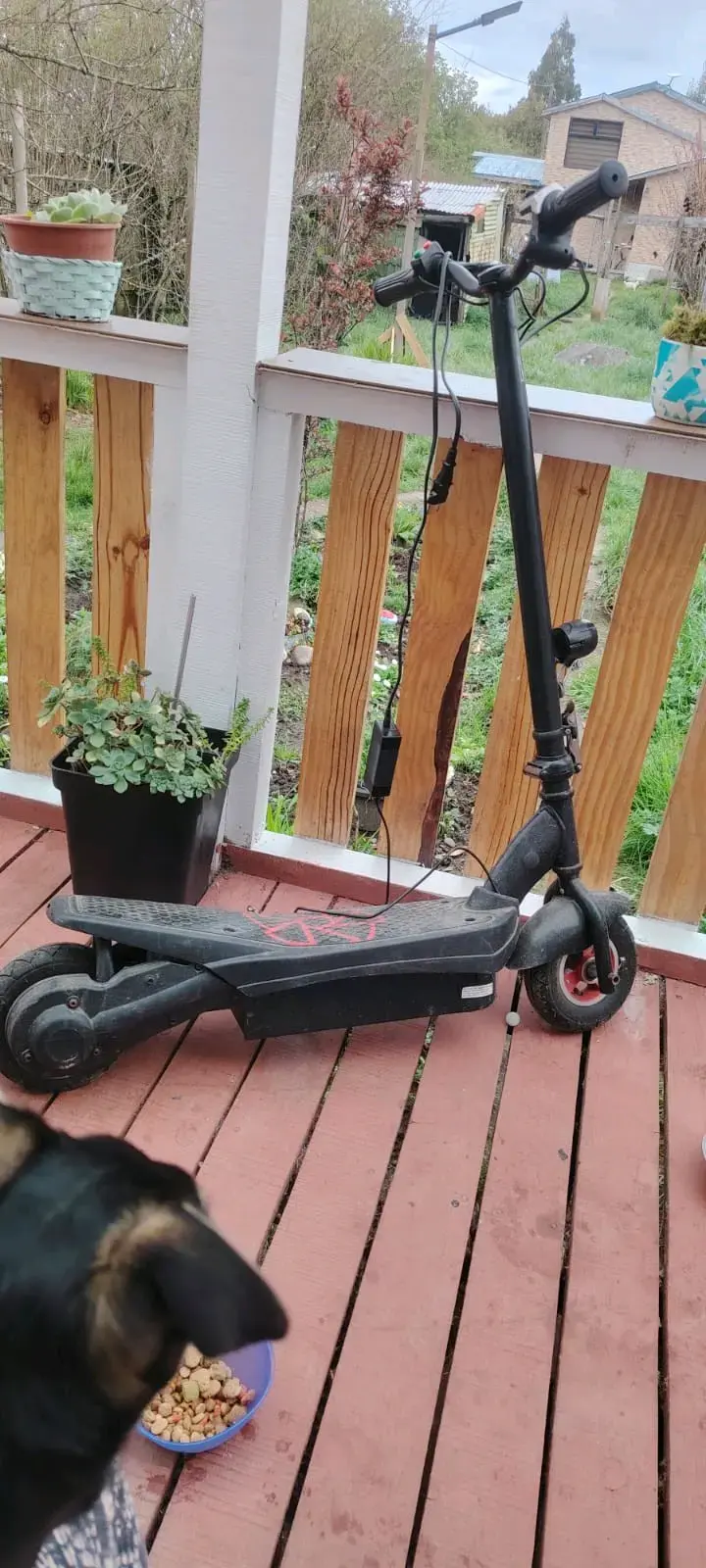 Scooter eléctrico negro con muy poco uso - 1